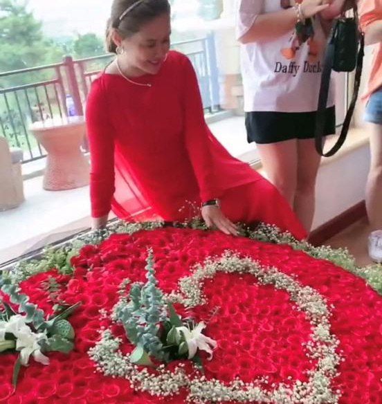 赵本山徒弟 长贵 王小宝为娇妻庆生 相差19岁但夫妻感情很好 腾讯新闻