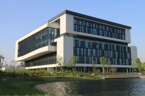 学校最早可追溯到上世纪40年代初创建的泰兴师范以及上世纪50年代初