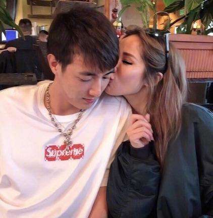 萧亚轩|41岁萧亚轩对小16岁男友太严苛，男友不堪压力，突然吐血紧急送医