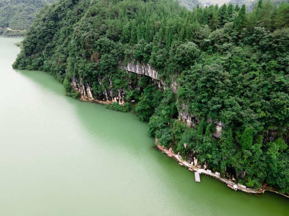 湖南有着低调稀有的喀斯特地貌，风景秀丽，明朝建文帝曾躲在这里避风挡雨！