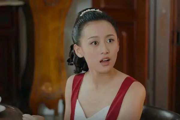 《小娘惹》中的美女，精通三国语言，如今22岁演狠毒大姐被骂