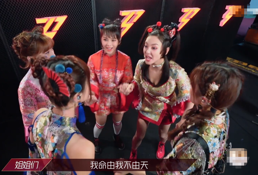 伊能静|《浪姐》三公造型，伊能静绑哪吒头超减龄，张雨绮像是在唱戏