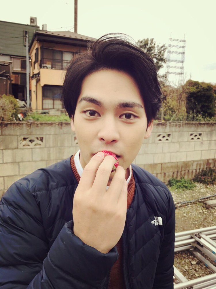 在日剧《热血高校》里饰演强罗彻 .