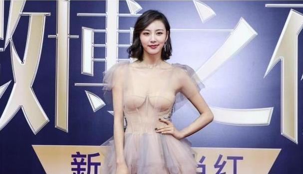 王思聪|穿“透视装”博眼球，难怪王思聪不喜欢她！