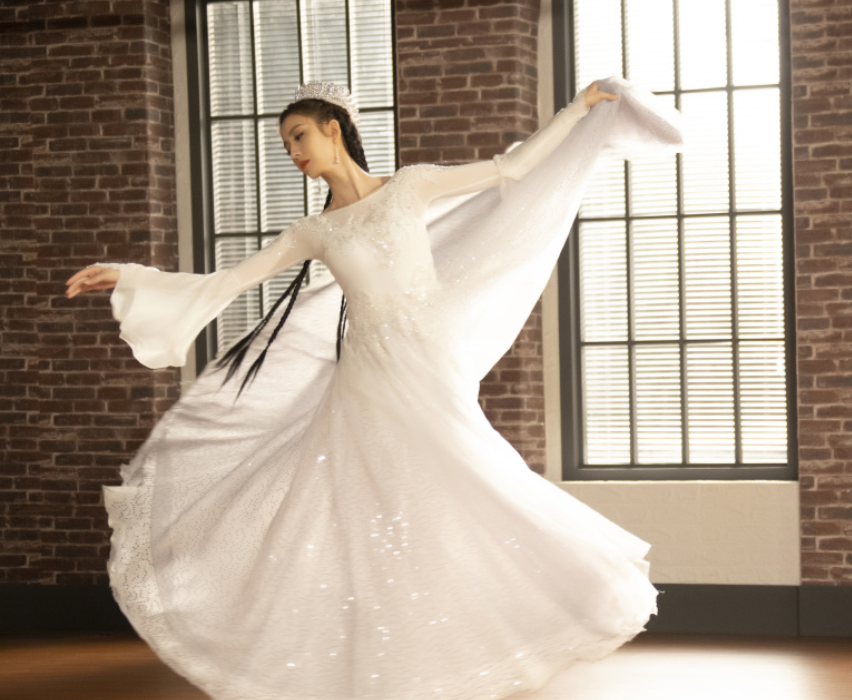 佟丽娅|佟丽娅辞演童瑶救场，顾佳人设圈粉无数，粉丝怕是肠子都要悔青了