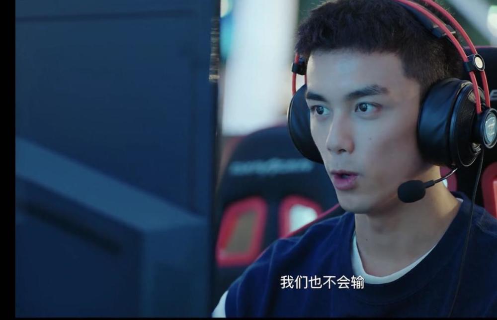 鹿晗|《穿越火线》剧情有点弱，穿越有点扯，鹿晗毫无偶像包袱拼演技