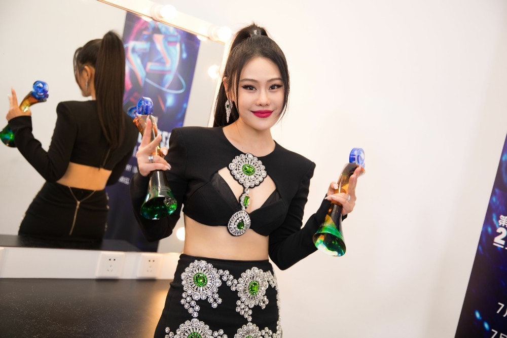 音乐风云榜|音乐风云榜：肖战蔡徐坤获奖，男歌手均为顶流女歌手均为选秀歌手