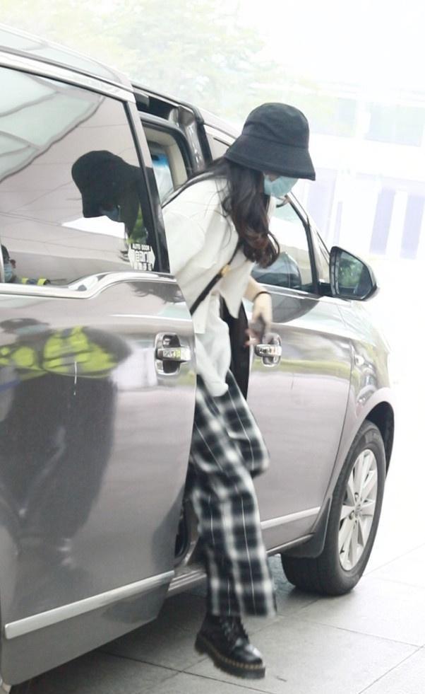 赵丽颖|赵丽颖新综艺杀青，节目中造型土气十足，不抄杨幂被打回原形？