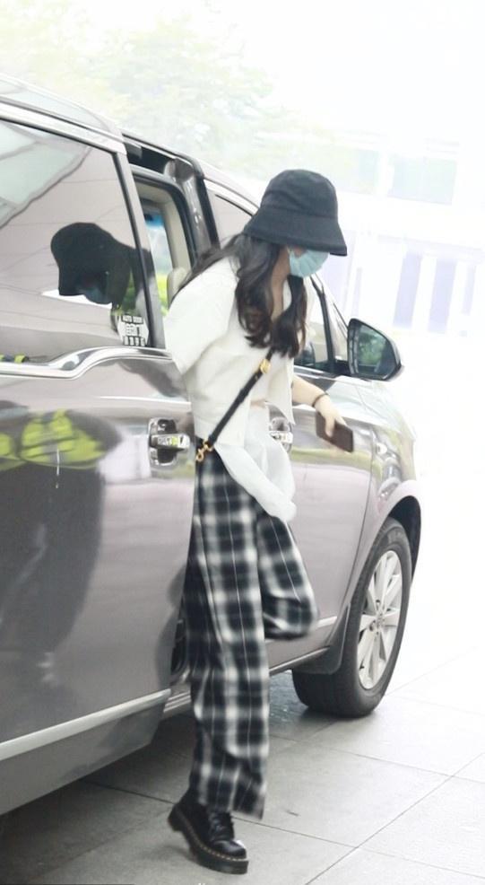 赵丽颖|赵丽颖新综艺杀青，节目中造型土气十足，不抄杨幂被打回原形？