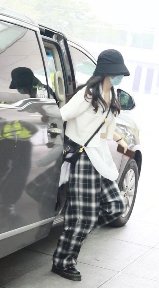 赵丽颖|赵丽颖新综艺杀青，节目中造型土气十足，不抄杨幂被打回原形？