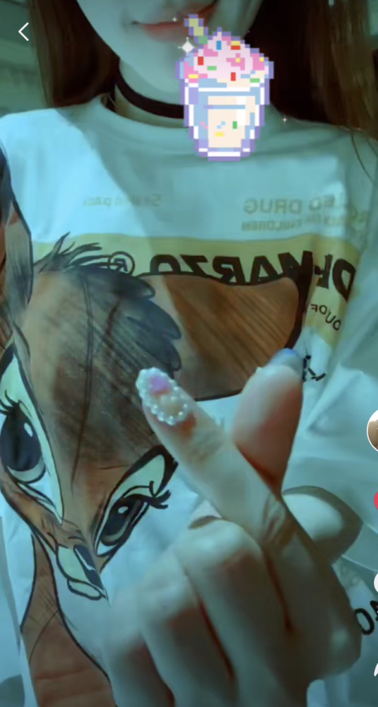 李小璐|被疑与贾乃亮复合出行后，李小璐晒视频心情大好，甜蜜比心示爱男方？