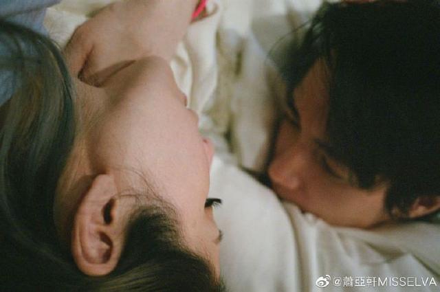 萧亚轩|萧亚轩小男友吐血紧急就医，给他压力太大，萧亚轩自责泪流不止