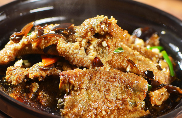 大厨教你,"粉蒸鳝鱼"的家常做法,回味无穷