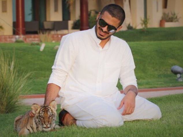 王子|卡塔尔王子团灭富二代，与卡戴珊家族交往密切，比威廉王子更醒目