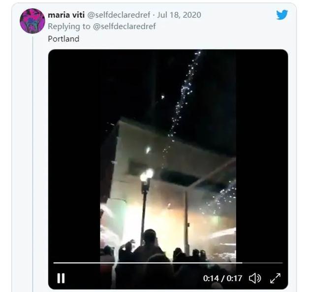 美国_社会|美国波特兰对抗军警现场，出了一男一女两个狠人