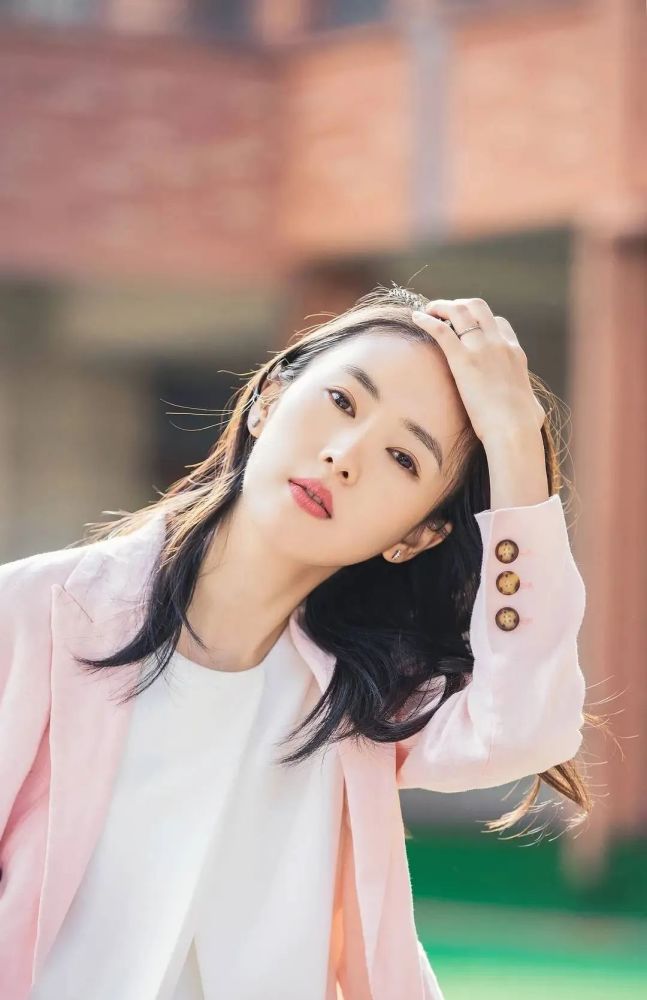 顾佳|以女配身份夺走女主光环的顾佳，教我们如何体面的手撕绿茶、整治渣男……