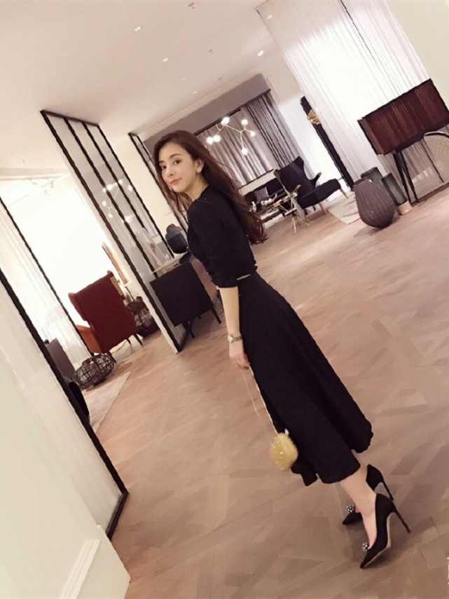 方媛从模特到天王嫂气质变的越来越好身穿焦糖棕连衣裙尽显成熟温婉