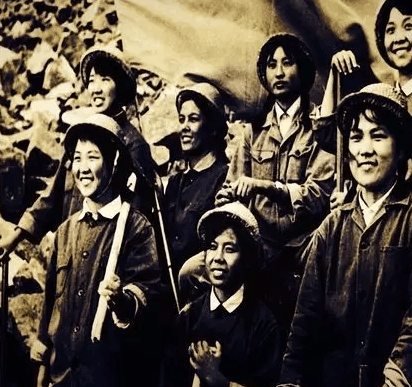 我们火红的青春在霍林河煤矿熊熊燃烧