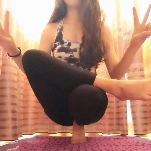 前有葛优躺后有万茜蹲骨子里散发着魅力的女人就是与众不同