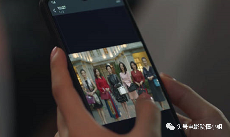 三十而已|这剧真讽刺：她找关系买了名牌限量包，才和拿260万包包的贵妇同框