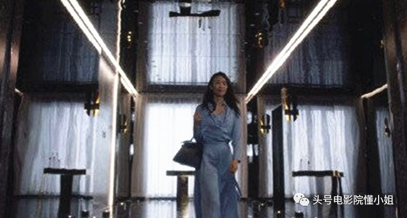 三十而已|这剧真讽刺：她找关系买了名牌限量包，才和拿260万包包的贵妇同框