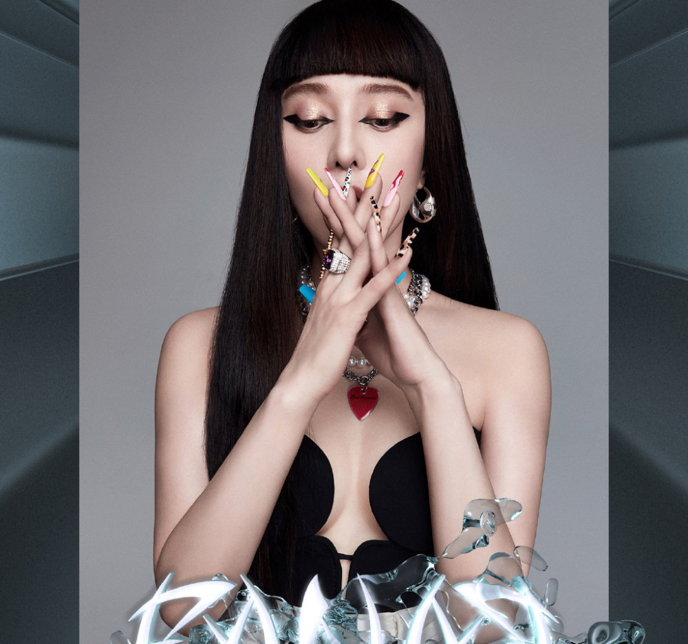 范冰冰|范冰冰以1当7，拍摄“FANA ”一人成团，再登法国时尚封面