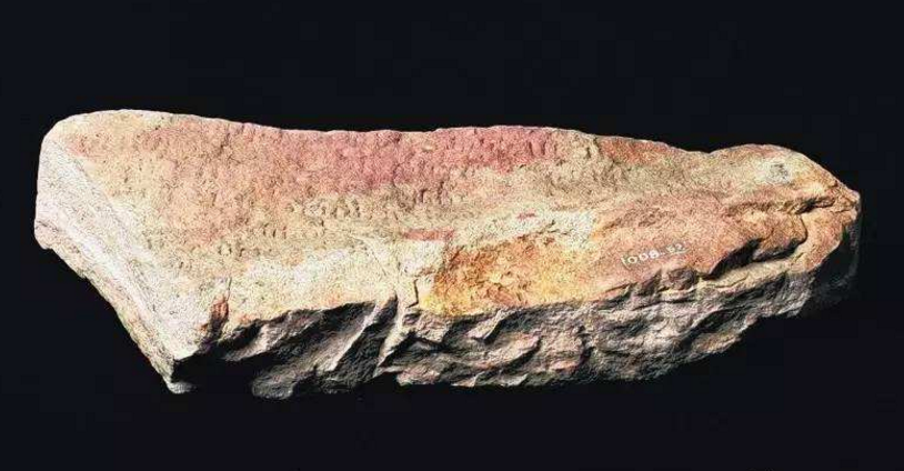 新加坡国家博物馆|新加坡博物院有块带字石板，称为镇馆之宝，谁也不知道写的是啥字