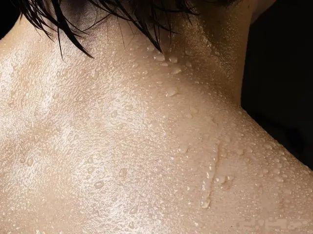 汗腺|为什么有些人吃饭时头部特别能出汗？