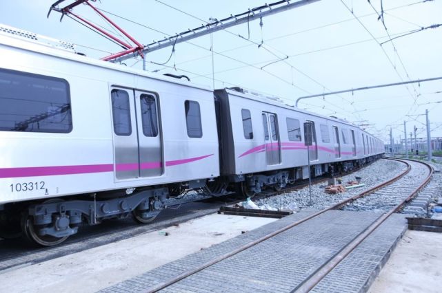 成都计划年底开通的地铁线采用时速140公里的a型8辆编组列车