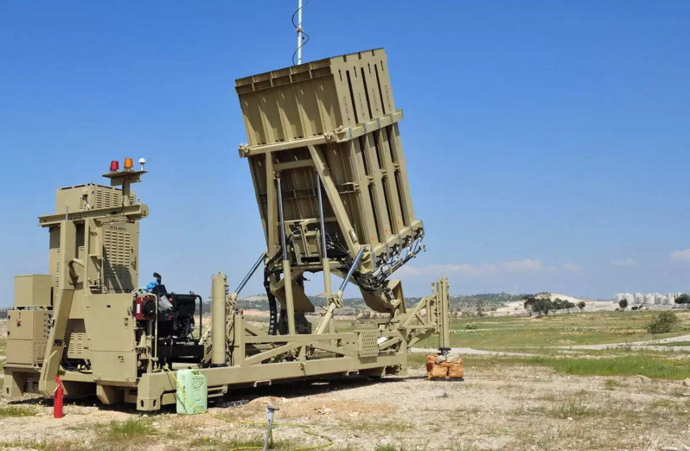 导弹却无法奈何武装分子的各类武器装备,于是它就看上了以色列的铁穹