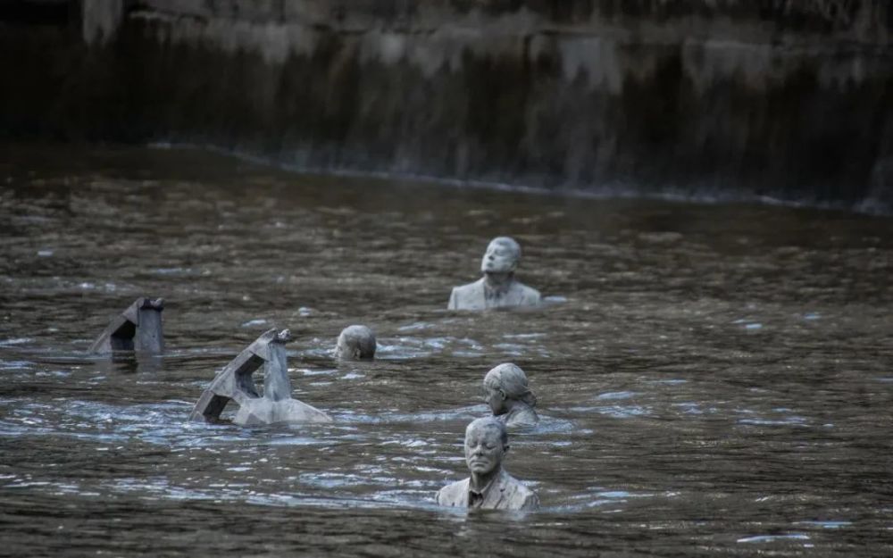 杰森·德卡莱斯·泰勒|消失在世界尽头的白色