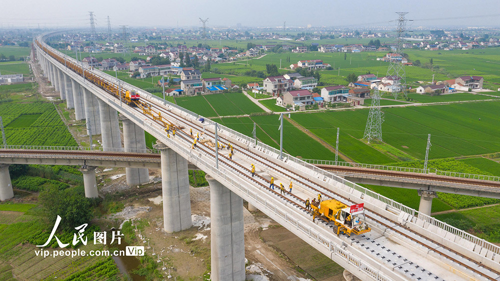 盐通铁路全长157公里,设计时速350公里/小时,北连徐盐高铁,南连沪通