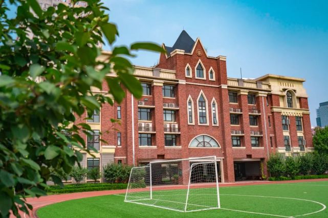 市区私立外国语小学,分数抓得紧,特长还很明显