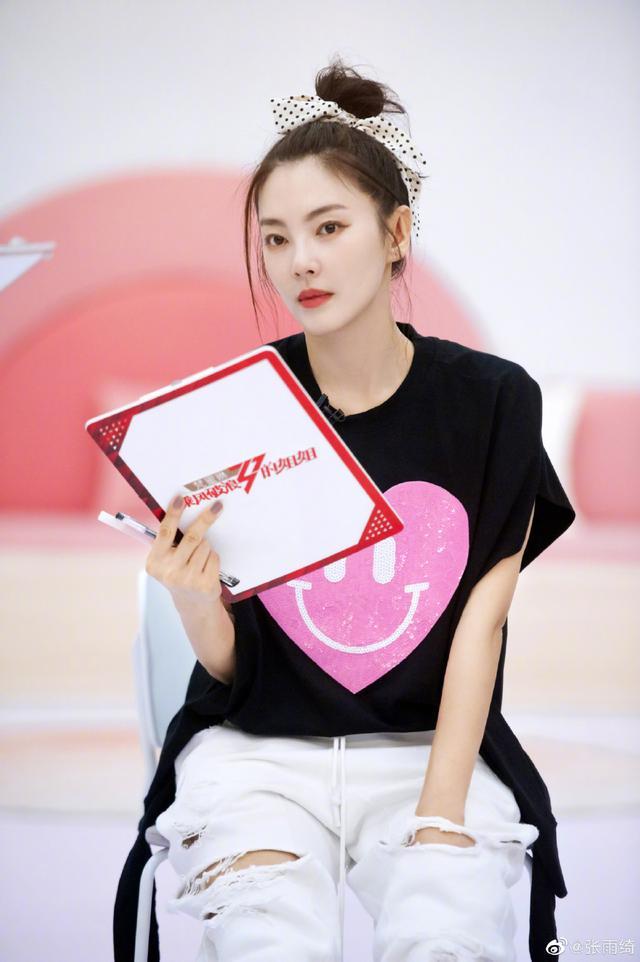 张雨绮|张雨绮把出战机会给张含韵！说了句很有水平的话，蓝盈莹被安抚了