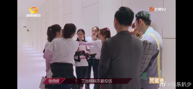 张雨绮|张雨绮把出战机会给张含韵！说了句很有水平的话，蓝盈莹被安抚了