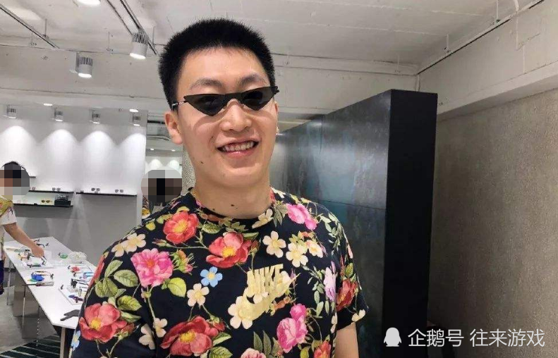 瞳夕喜欢管泽元？管泽元解说直直盯着瞳夕，你怎么看？