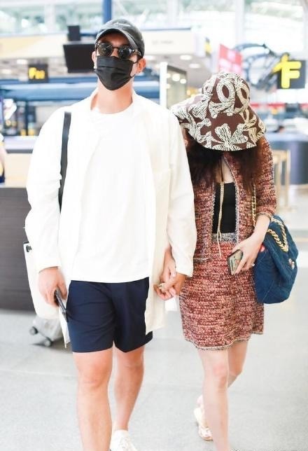 霍思燕|杜江一家三口机场同框，6岁嗯哼与爸爸推行李，霍思燕拎名包独自美丽