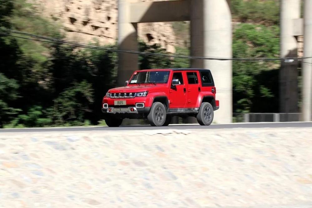 bj40城市猎人版|双重“车”格的BJ40城市猎人版，带我重回都市外的深林