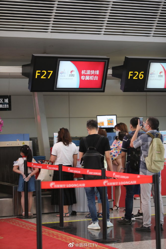 42,浙江长龙航空gj8585航班满载124名旅客从杭州萧山国际机场起飞前往