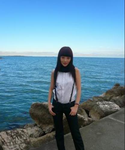 李小璐|李小璐发长文：幸好有女儿抱着我的腿，不堪重负的我早坠楼了