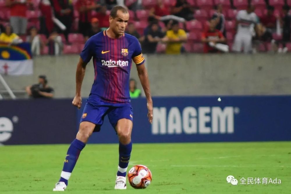 上,他都是球队毫无悬念的最佳射手,进球远超球队的中锋球员克鲁伊维特