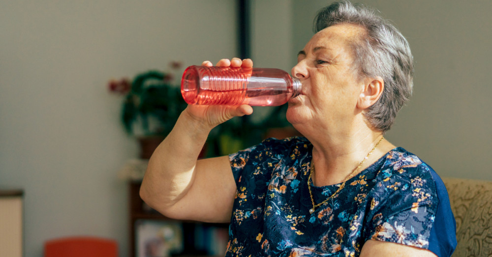 糖尿病并发症|得了糖尿病，多喝水好还是少喝好？看懂之后，再送你5个降糖技巧