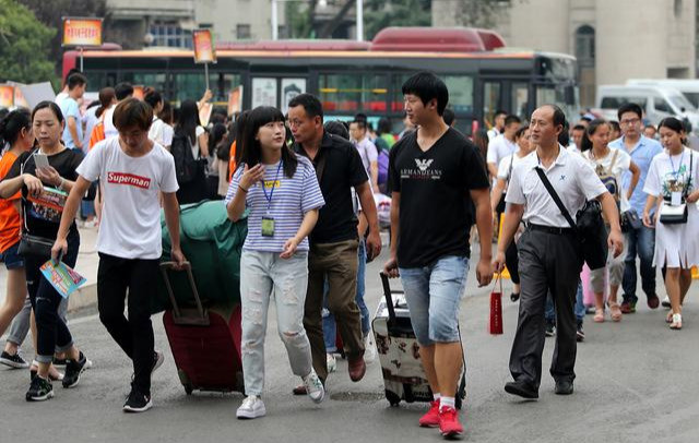 高校|这所高校宣布延迟开学！这些省份的学生，要做好较晚返校的准备！