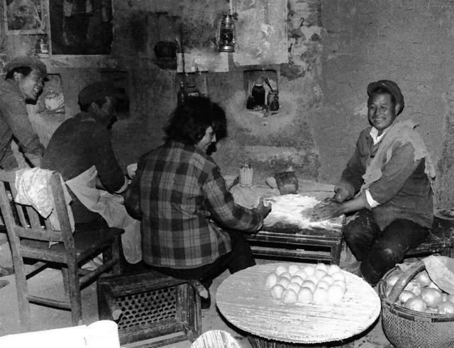 就算如此,可若你去询问一下六七十年代长辈,他们还是会对过去的时光