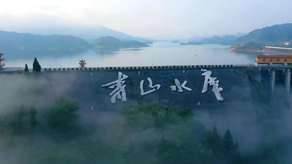 崇阳铜鼓声声三大古堰灌溉万亩良田樱花烂漫提琴戏响彻白霓古镇
