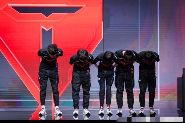 ESPN最新榜单公布，IG重回前五，FPX跌出前十险象环生
