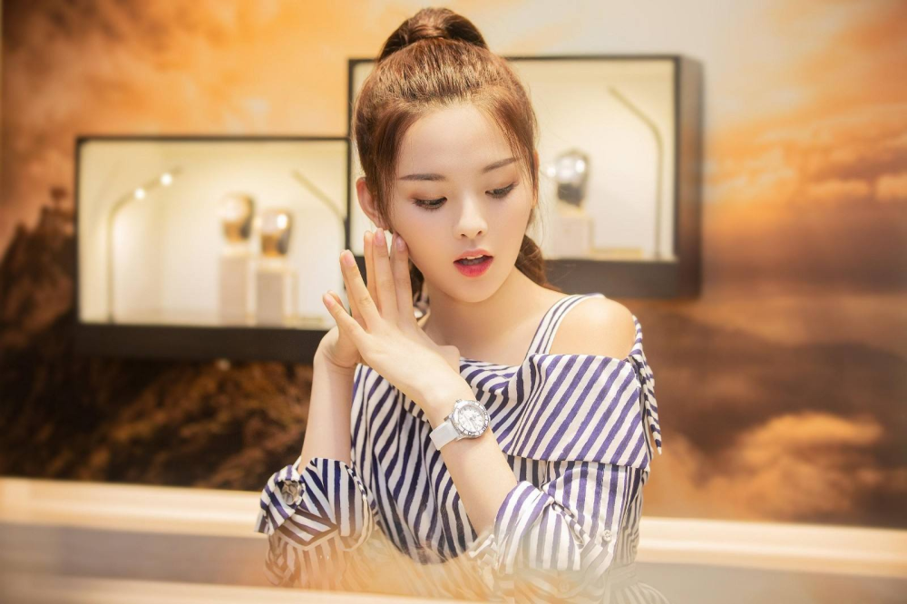 杨超越|杨超越和老板吵架仍能得到偏爱，Yamy却被老板羞辱，长相是原罪？