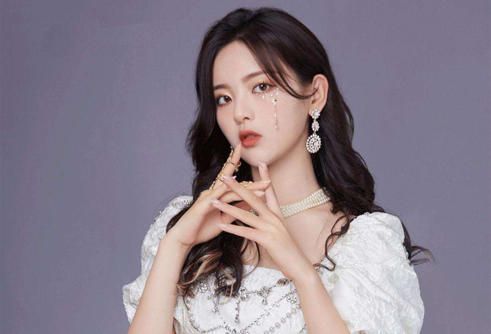 杨超越|杨超越和老板吵架仍能得到偏爱，Yamy却被老板羞辱，长相是原罪？