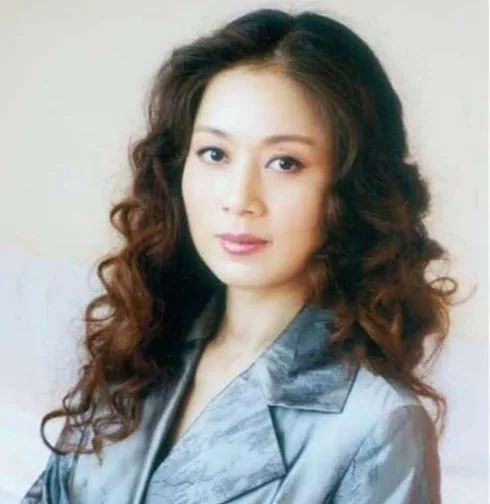 余秋雨|余秋雨为何要与原配离婚，娶小16岁的马兰？马伊琍给出了答案