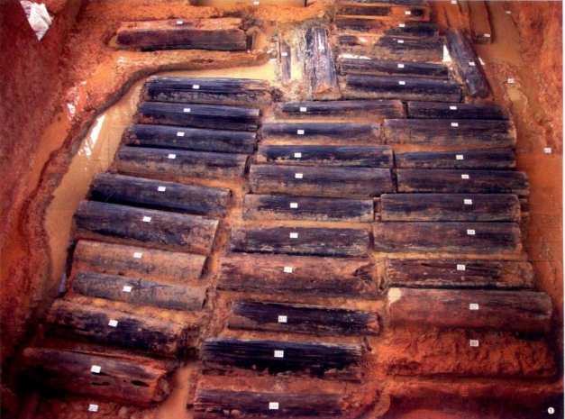 靖安古墓一墓坑47具棺木